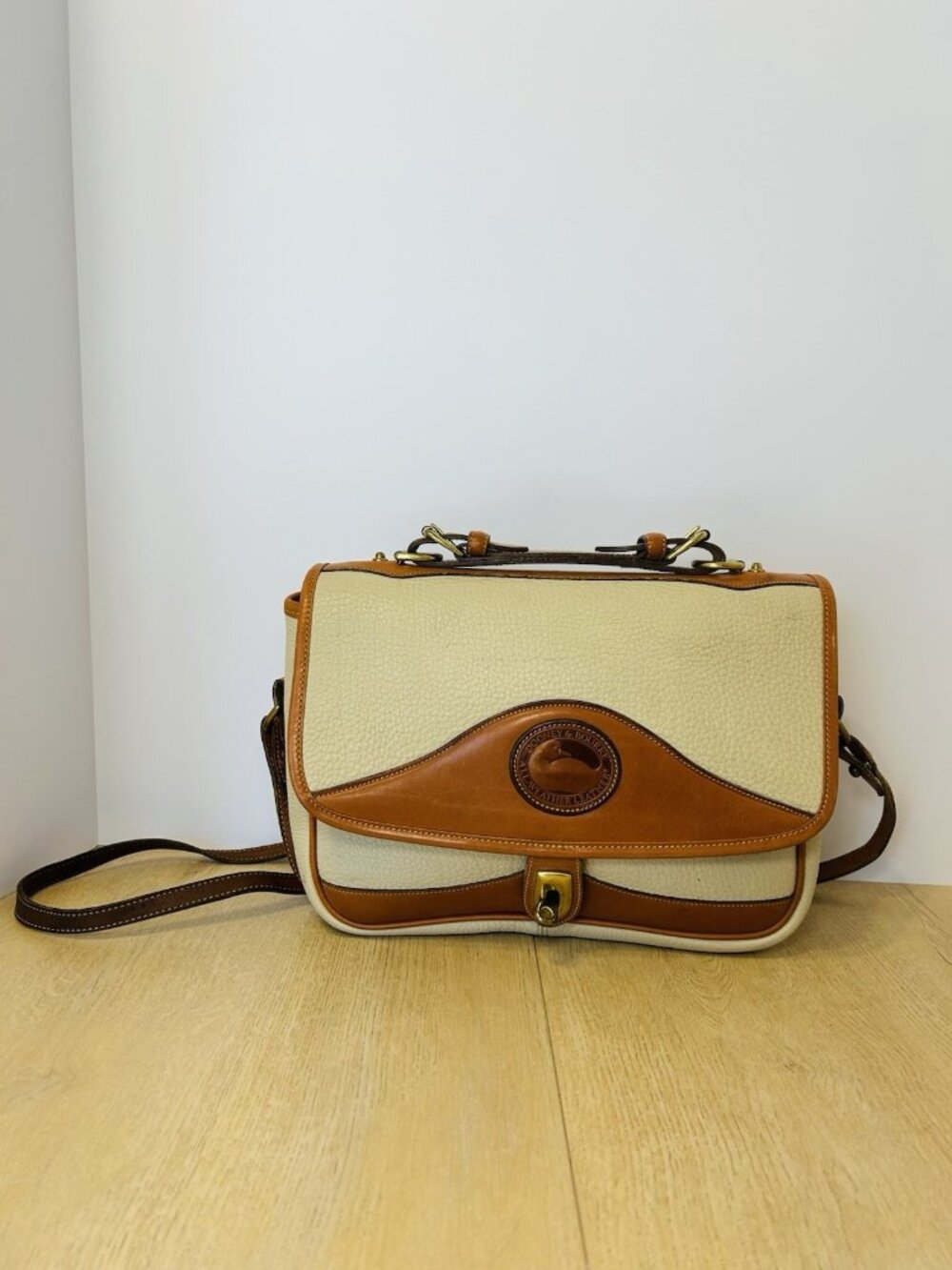 1990s Dooney & Bourke 701 CARRIER Shoulder Bag Tan Cream Vintage Collection RARE - Picture 1 of 15